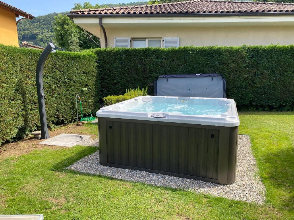 A piscina localizada em Cartiera ou nos arredores