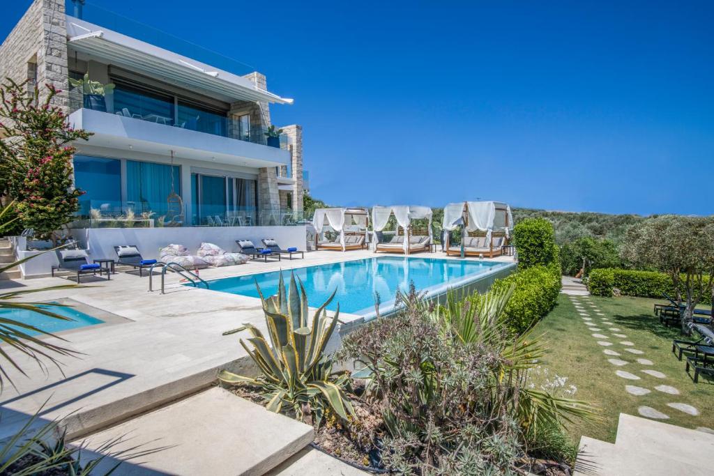 Πισίνα στο ή κοντά στο Made of Blue luxury suites collection