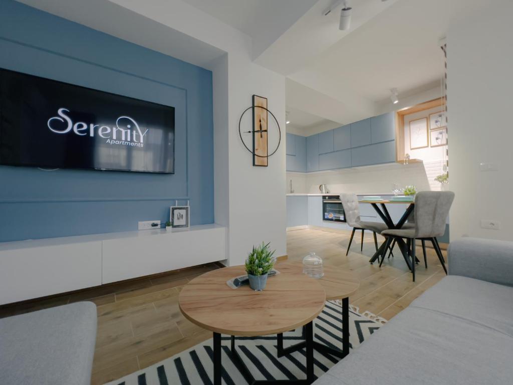 Uma área de estar em Serenity Downtown Apartments Ohrid