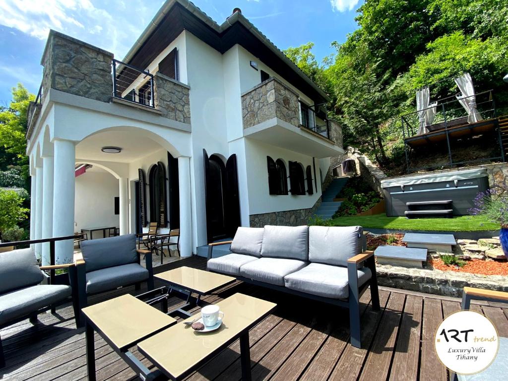 Predel za sedenje v nastanitvi ARTtrend Luxury Villa