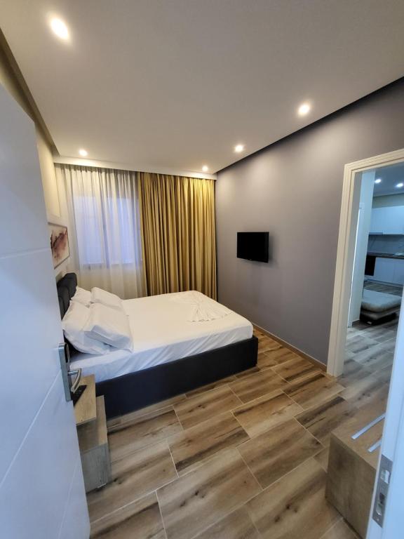 Cama ou camas em um quarto em DelMar Apartments