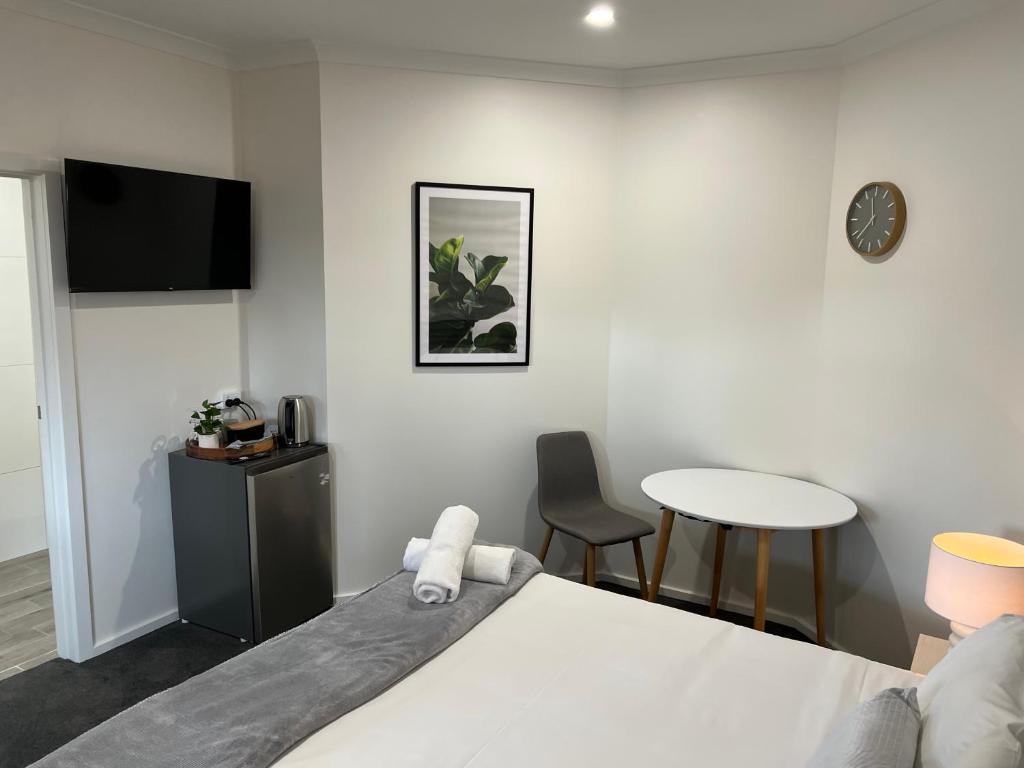 טלויזיה ו/או מרכז בידור ב-BENDIGO BOTANIC MOTEL- with KING BEDS-REFURBISHED 2022