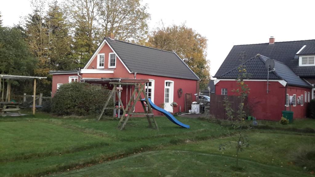 Puutarhaa majoituspaikan Sommerhaus (am Landhaus von Felde) ulkopuolella