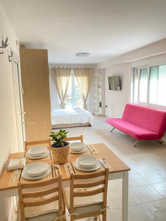 Ліжко або ліжка в номері Seaside one-bedroom on Chalkis