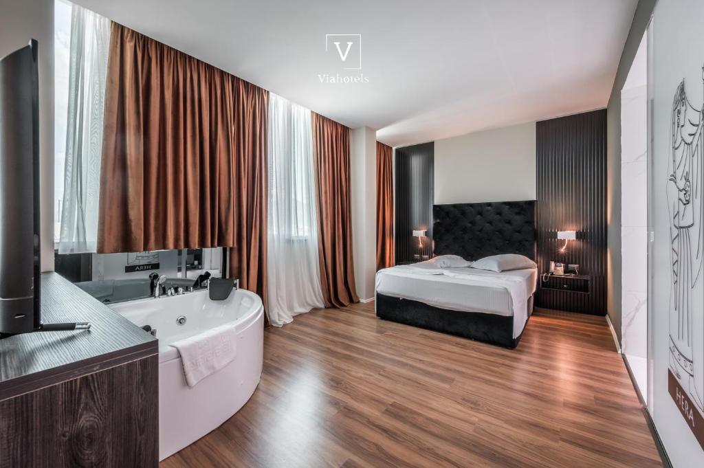 Giường trong phòng chung tại VH Eurostar Tirana Hotel Congress & Tirana Spa