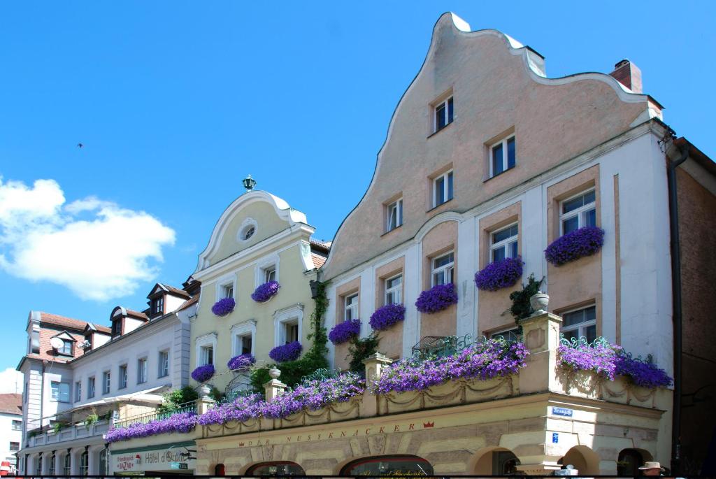 El edificio en el que está el hotel