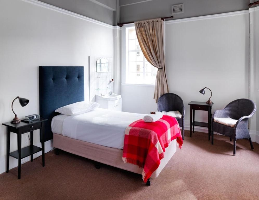 Cama ou camas em um quarto em Grand Hotel Sydney