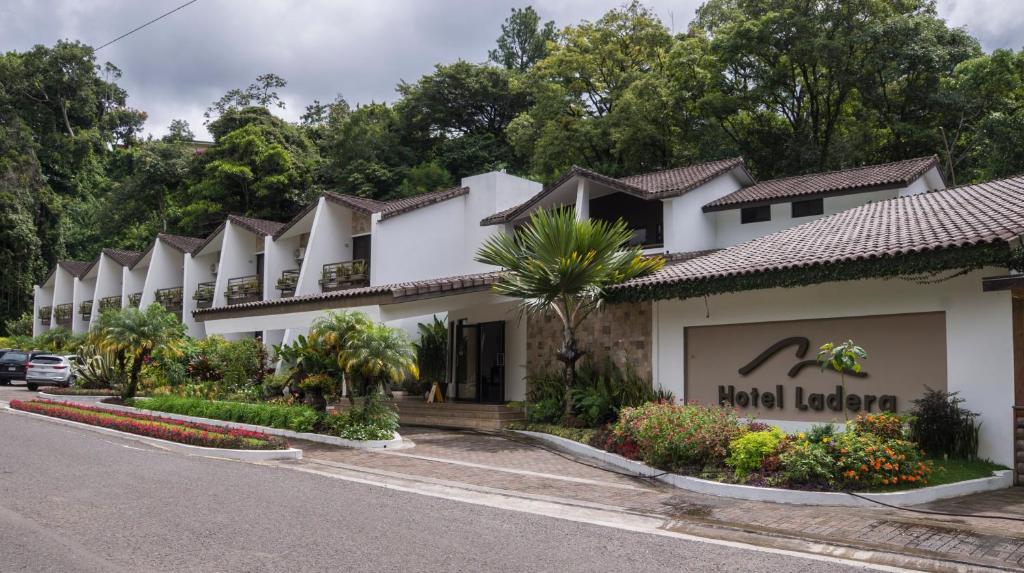 El edificio en el que está el hotel