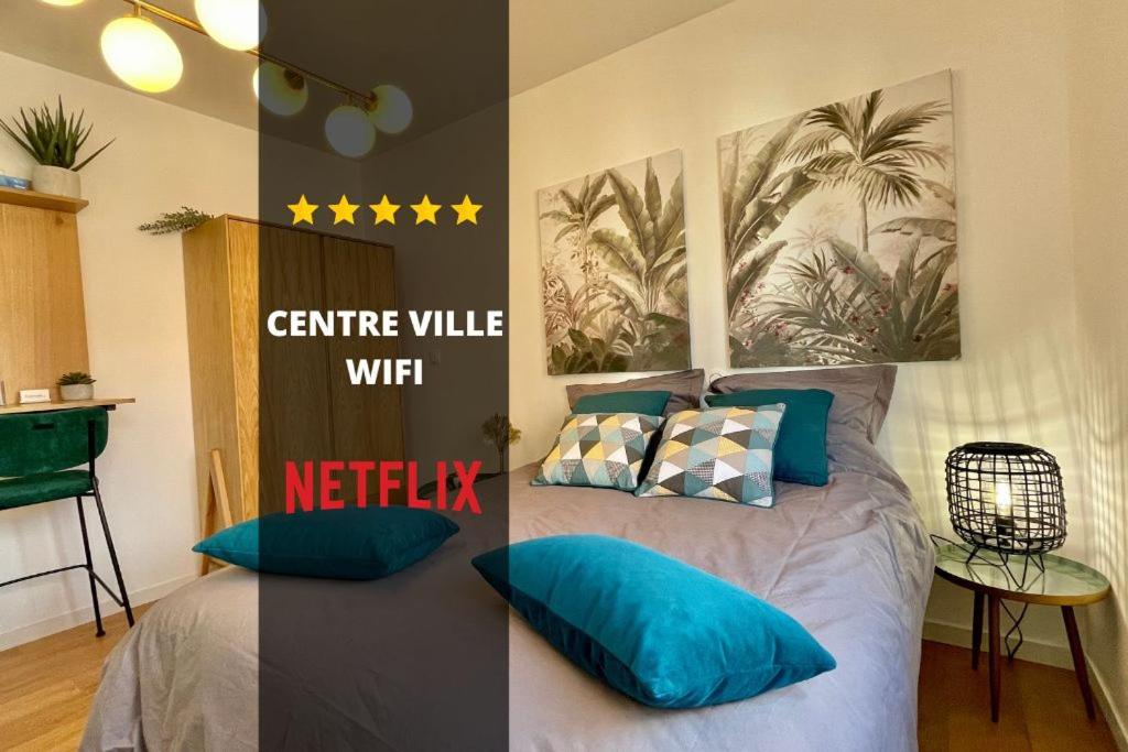 Postelja oz. postelje v sobi nastanitve DOWNTOWN COCOON - CENTRE VILLE - WiFi - NETFLIX