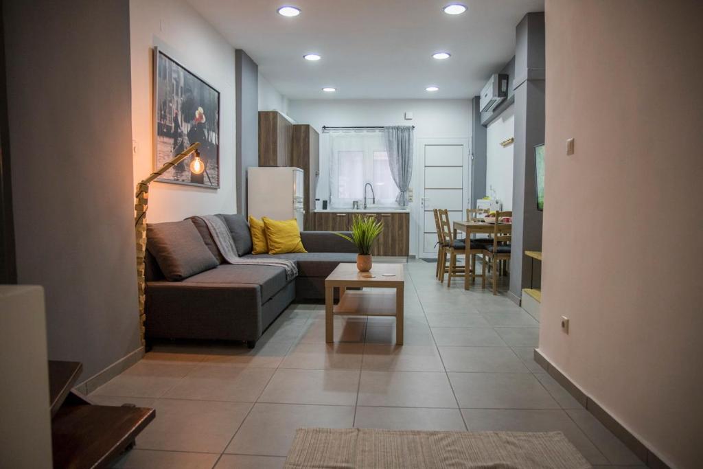 a living room with a couch and a table at BILLYS HOUSE in Tríkala