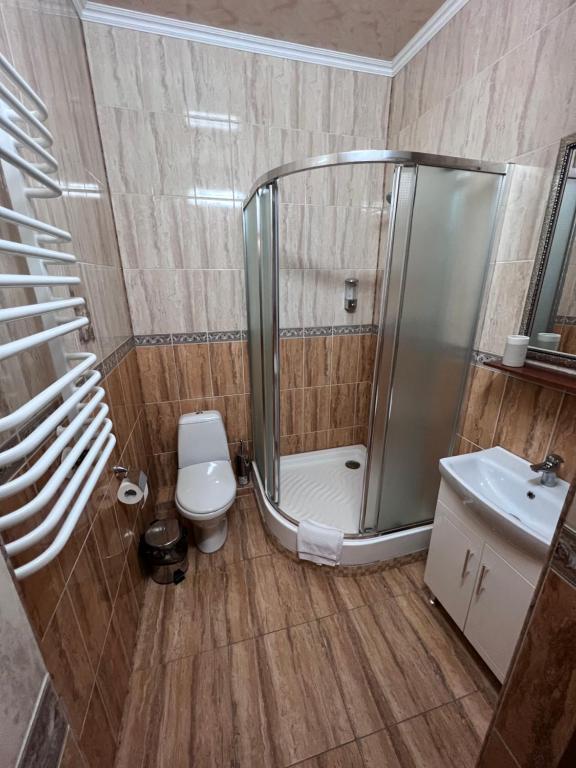 Kamar mandi di Готель Баронський Двір