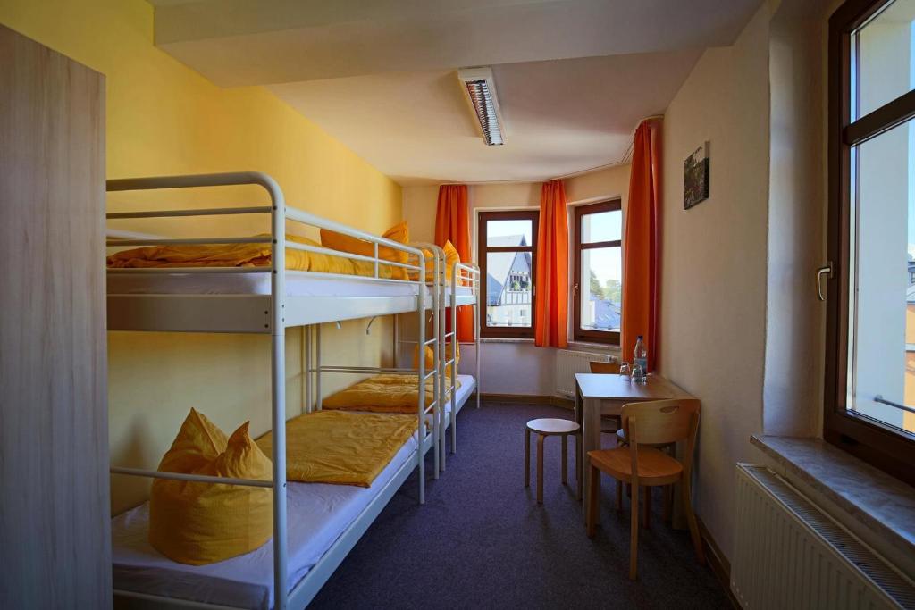 Postel nebo postele na pokoji v ubytování Wurzelrudis Hostel