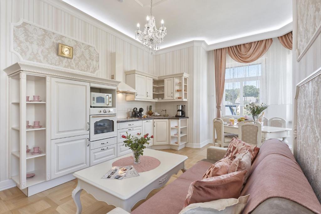 A kitchen or kitchenette at Residenz Haus Waldeck