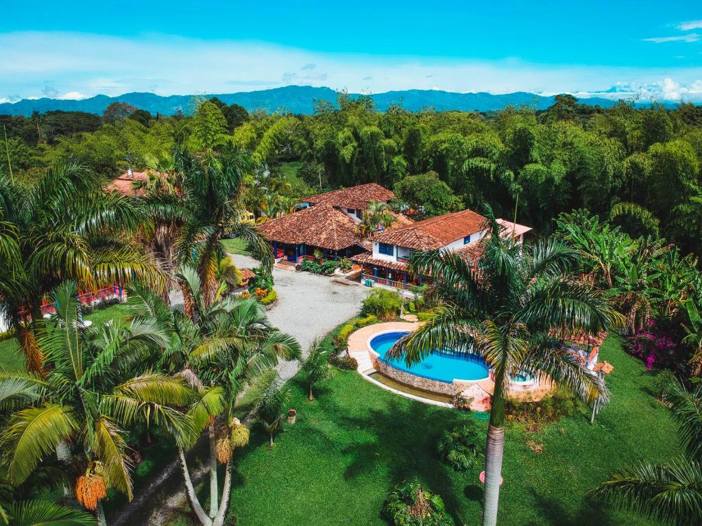 Piscina de la sau aproape de El Percal Hacienda Hotel