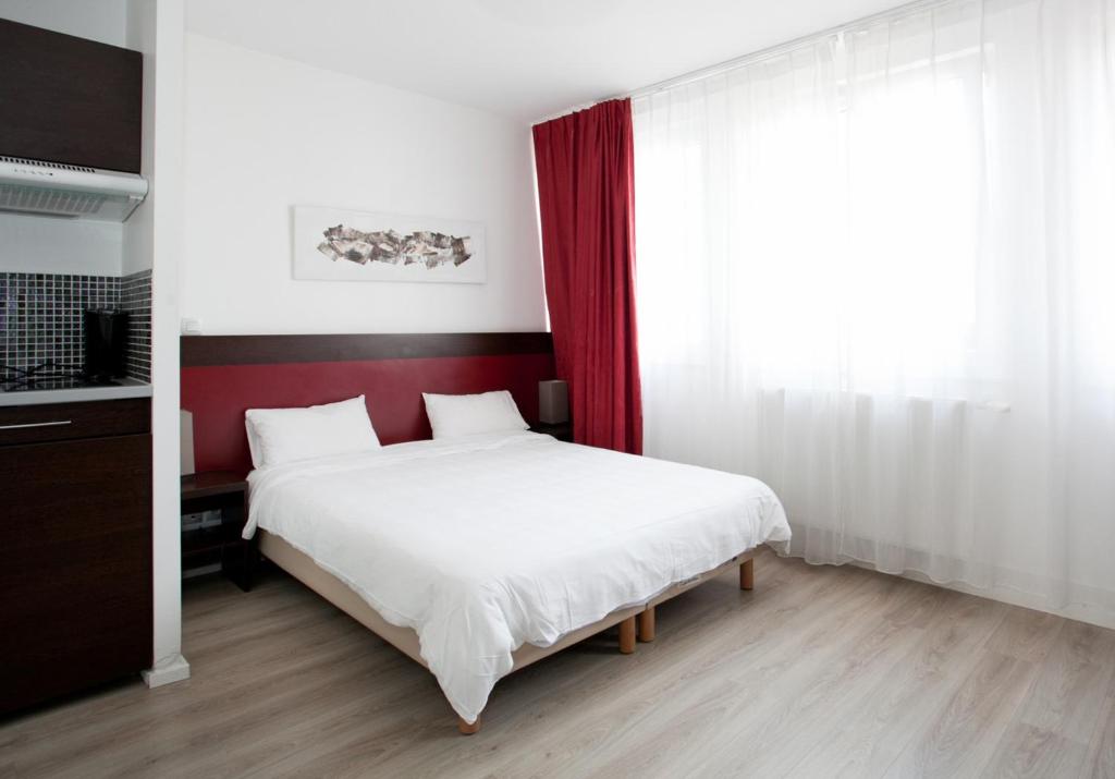 Ένα ή περισσότερα κρεβάτια σε δωμάτιο στο Residhotel Lille Vauban