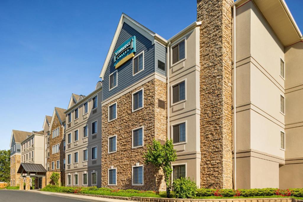 Staybridge Suites Allentown Airport Lehigh Valley, an IHG Hotel في الينتاون: واجهة الفندق