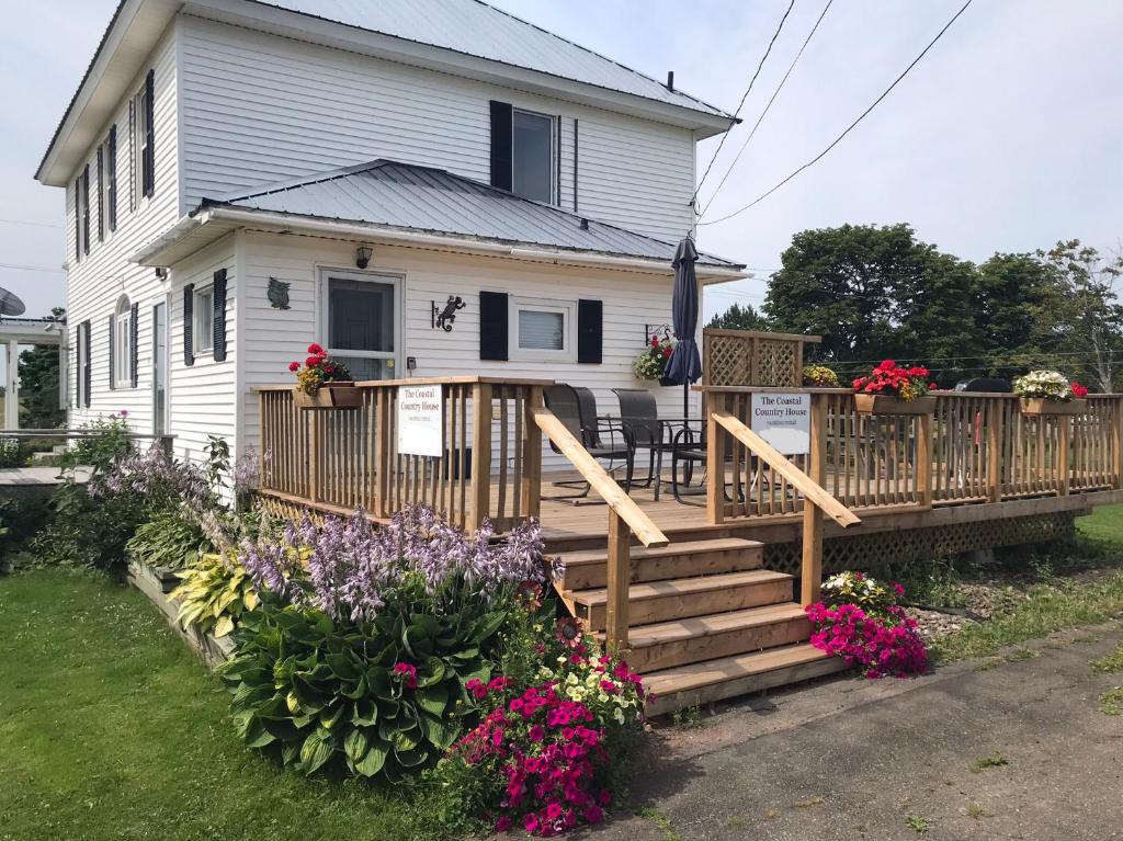 Um jardim em The Coastal Country House in New Brunswick