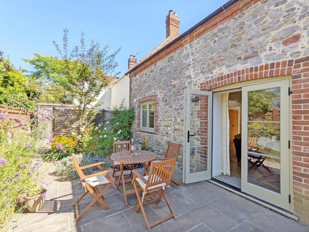 Un patio o zona al aire libre en Hearnesbrook Barn , Emsworth