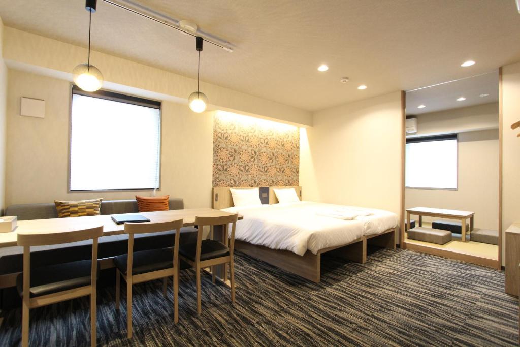 Ліжко або ліжка в номері KOKO HOTEL Residence Asakusa Tawaramachi