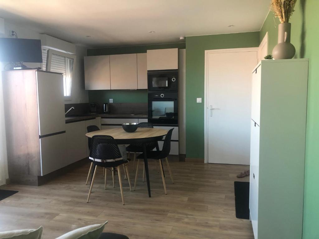 Kuhinja ili čajna kuhinja u objektu Appartement Saint Georges