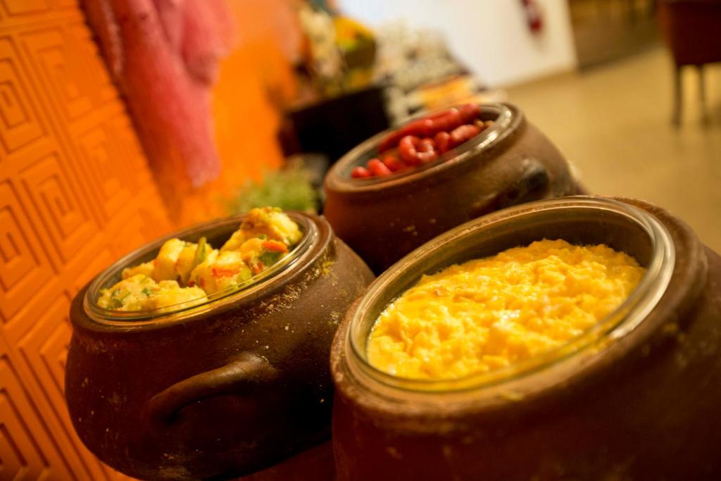 two metal containers filled with food on a table at Tierra Viva Puno Plaza in Puno