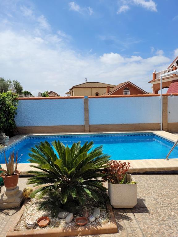 The swimming pool at or close to Casa cerca de Sevilla con piscina