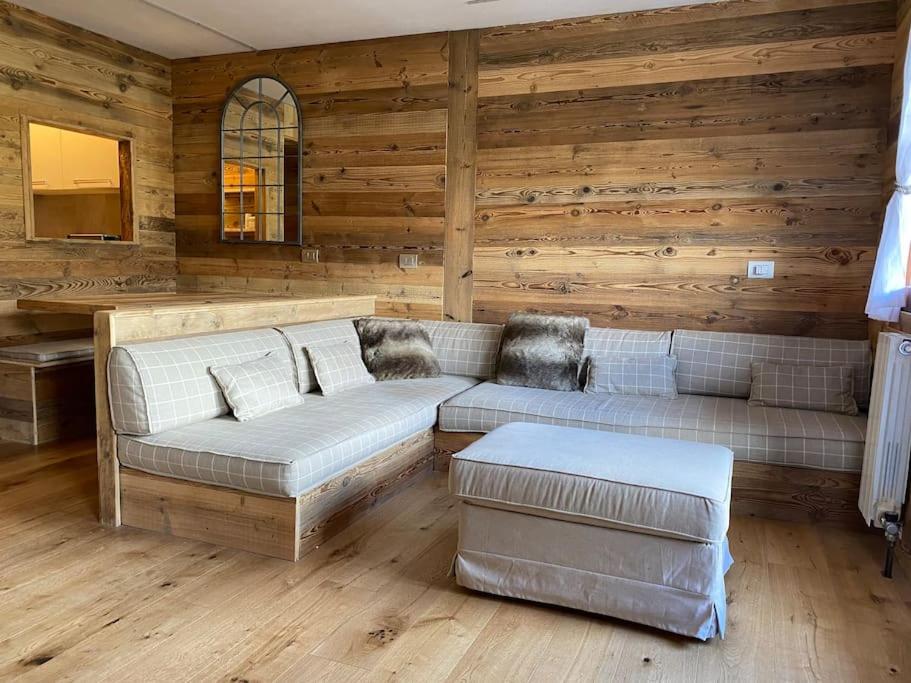 Гостиная зона в Incantevole appartamento stile chalet Breuil Cervinia