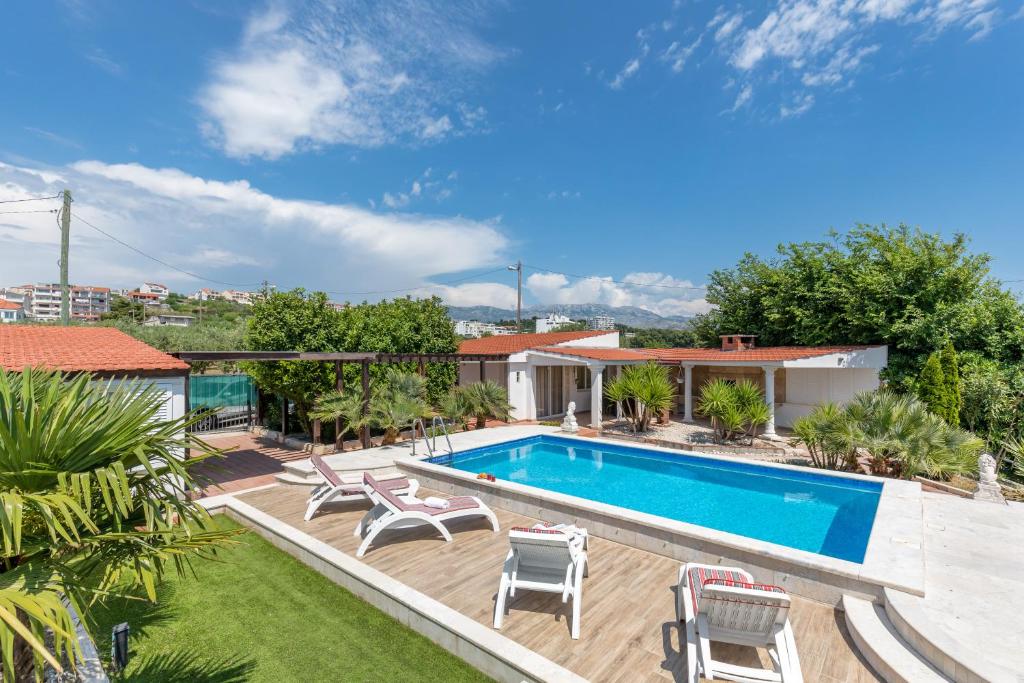 Bazen u objektu Holiday Home Split ili u blizini