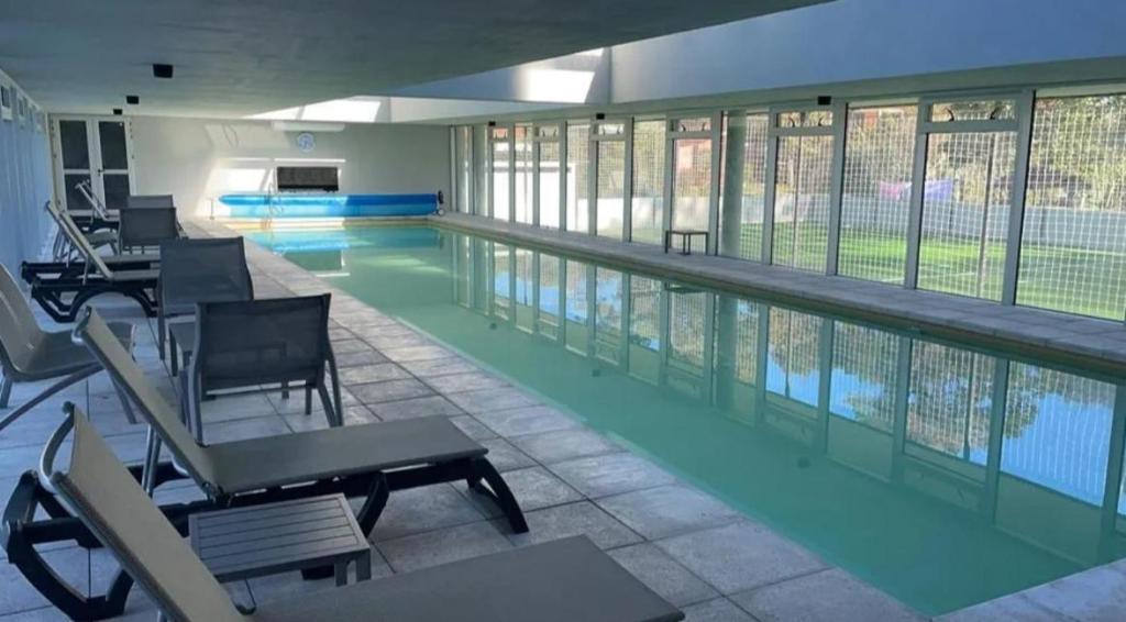 A piscina em ou perto de Apto en Punta del Este con Piscina Climatizada!!