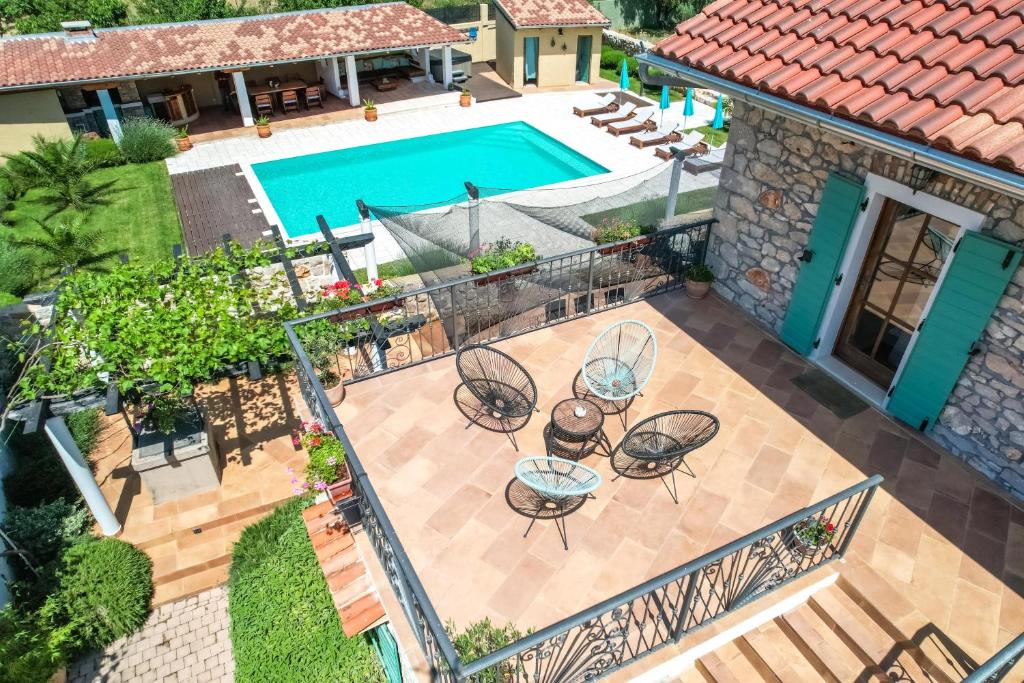 Басейн в Villa Biograd nm Bozini dvori- pool, sauna and jacuzzi або поблизу