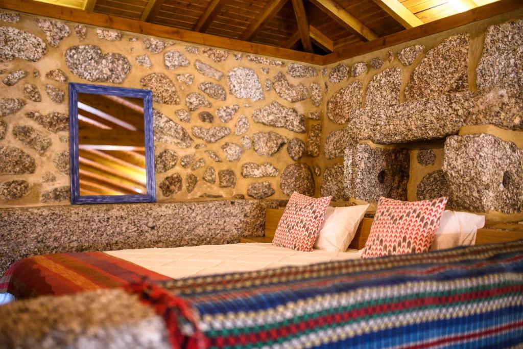 A bed or beds in a room at Gerês Country Stays - Lagar