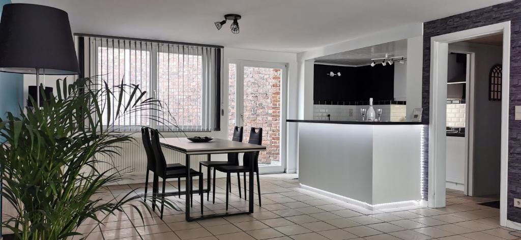 A kitchen or kitchenette at Résidence Gabrielle centre de Spa