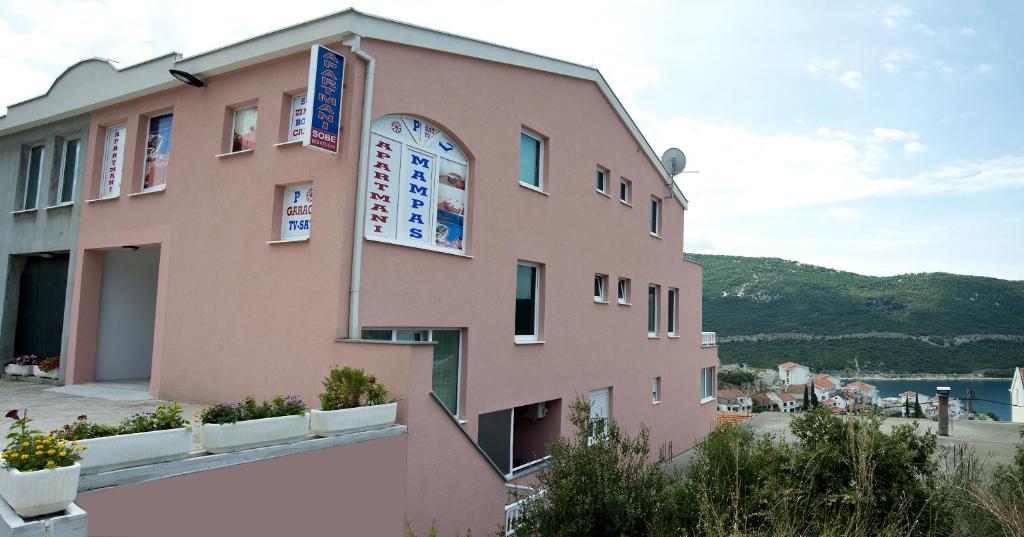 Peisaj natural din apropierea acestui apartament