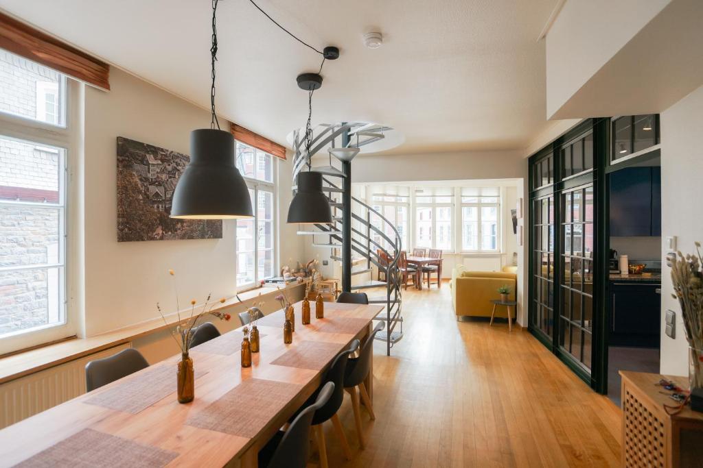 Kuvagallerian kuva majoituspaikasta LOFT13 Traumhafte Wohnung mit Terrasse für 8 Gäste, joka sijaitsee kohteessa Monschau