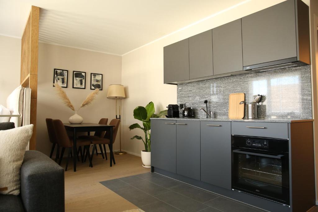 A cozinha ou cozinha compacta de Lamira - Serviced Apartments