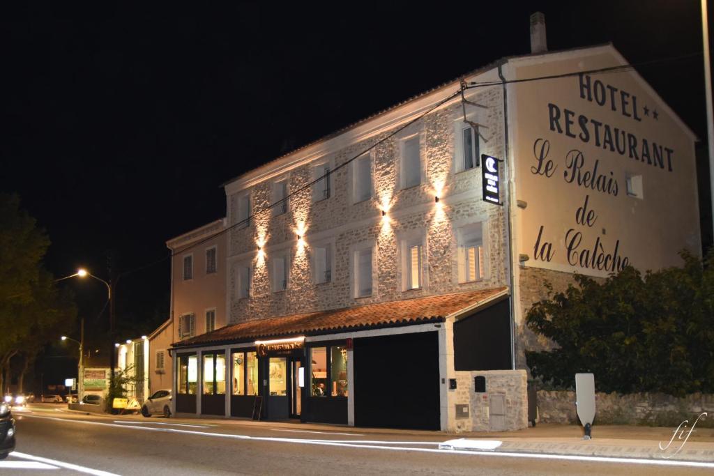 a building on the side of a street at night at Le Relais de la Calèche in Le Beausset