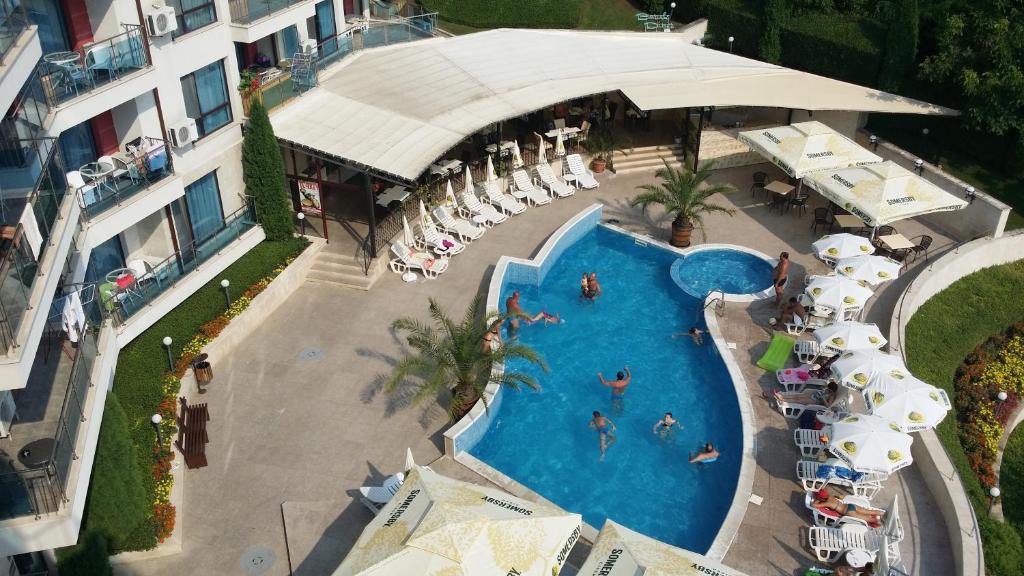 Kép Royal Cove ApartHotel - Self-catering szállásáról Kavarnában a galériában