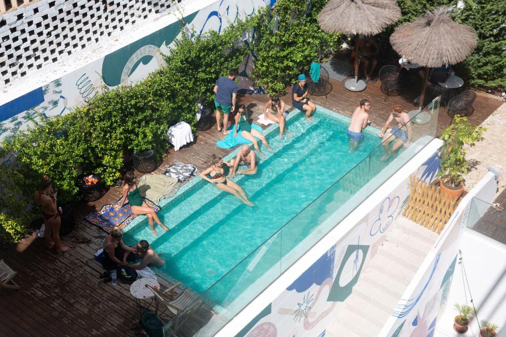 Poolen vid eller i närheten av Selina Secret Garden Lisbon