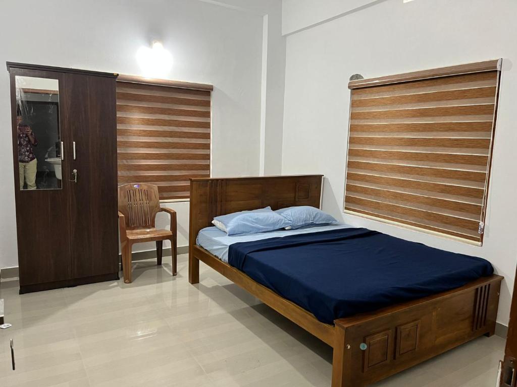 Cama ou camas em um quarto em Wayanad Biriyomz Residency, Kalpatta, Low Cost Rooms and Deluxe Apartment