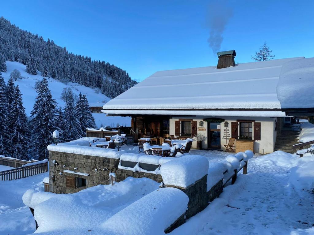 Les Chalets de la Serraz talvel