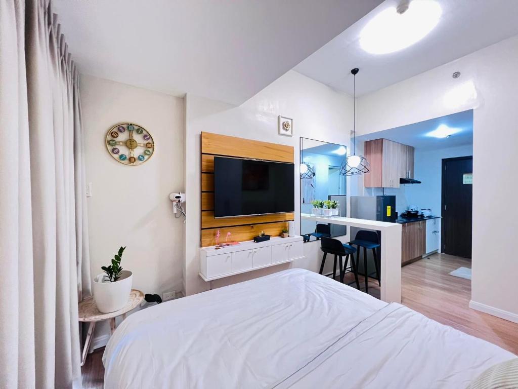 Majoituspaikan Studio with mountain view, near Limketkai mall in Prime Cagayan de Oro keittiö tai keittotila