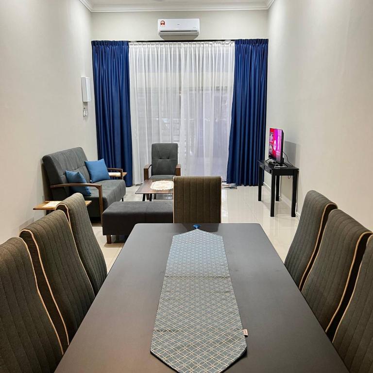 a conference room with a table and chairs and a television at Homestay Ayer Keroh Tasik Utama in Ayer Keroh