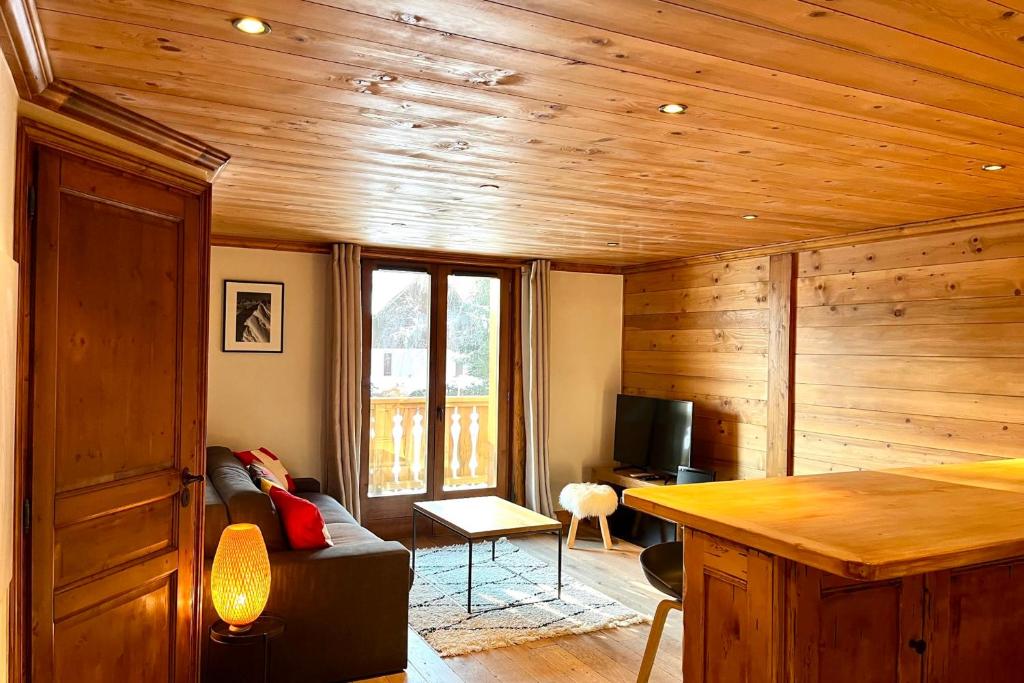 Svetainės erdvė apgyvendinimo įstaigoje Chic And Cosy Apt With Balcony In Megeve