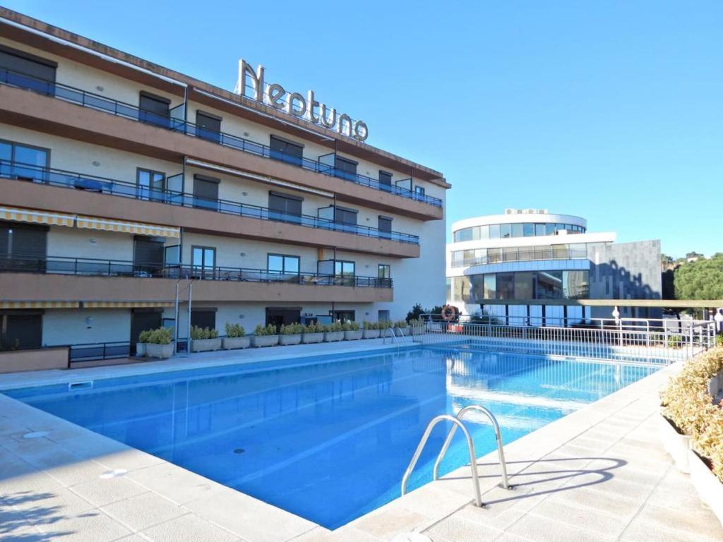 A piscina localizada em Apartamento alto standing con piscina privada, aire acondicionado y wifi ou nos arredores