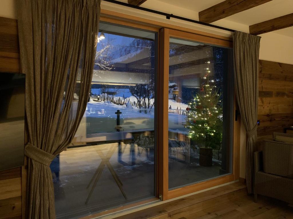 Mynd úr myndasafni af Luxury Chalet Orchidea í Canazei