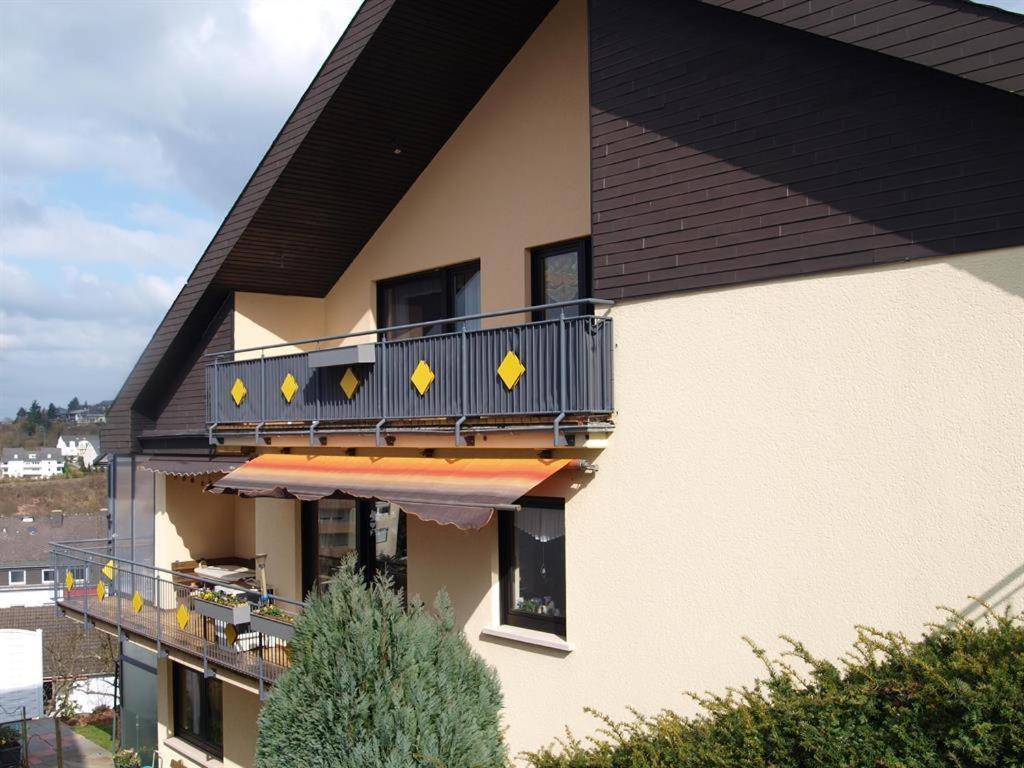 a balcony on the side of a building at Ferienwohnung "Casa Horife" in Konz