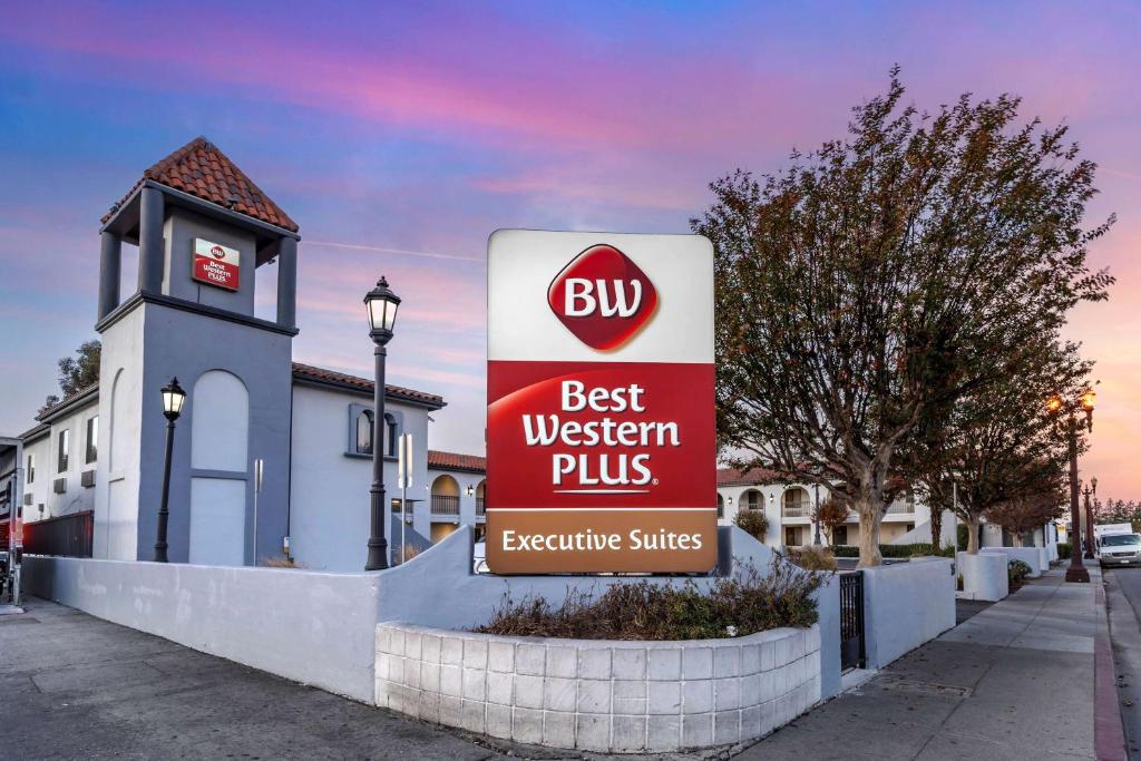 Vottorð, verðlaun, skilti eða annað skjal til sýnis á Best Western Plus Executive Suites