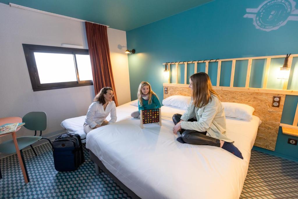 Tempat tidur dalam kamar di Birgit Hôtel Le Havre Centre