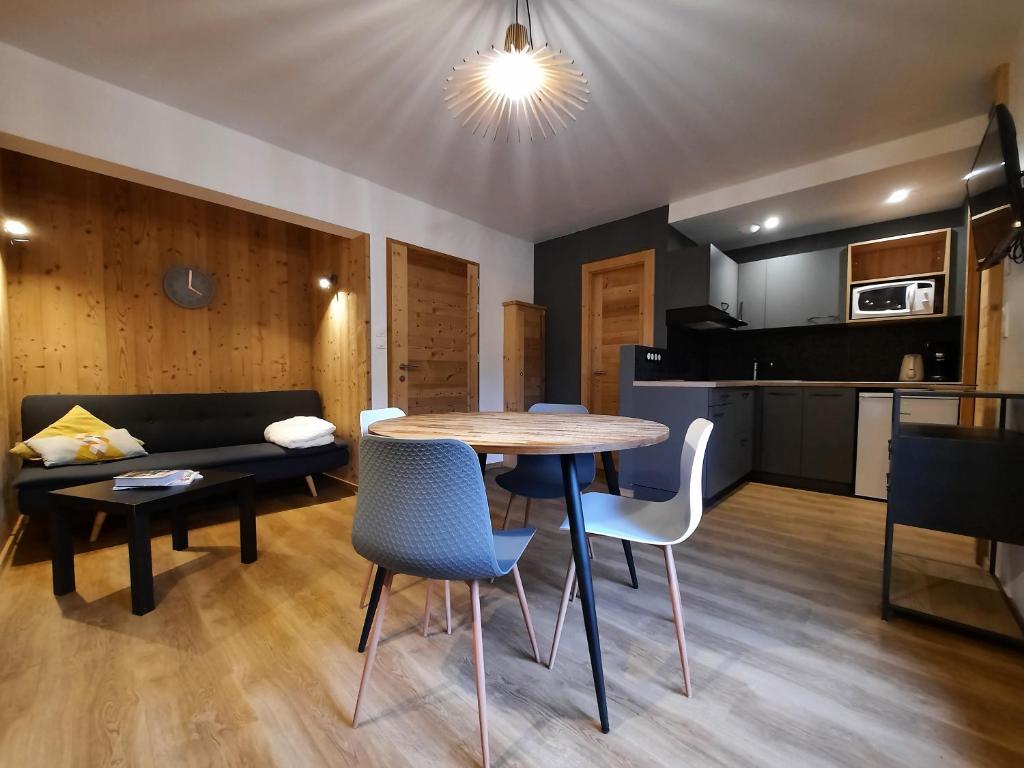 Eldhús eða eldhúskrókur á Appartement Les 3 cols Morzine, 2 pièces, 2 personnes