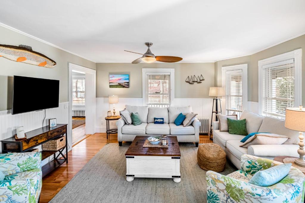 a living room with two couches and a tv at Gloucester Coastal Gem in Gloucester